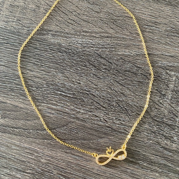 Jewelry - Gold tone‎ Necklace
New never worn